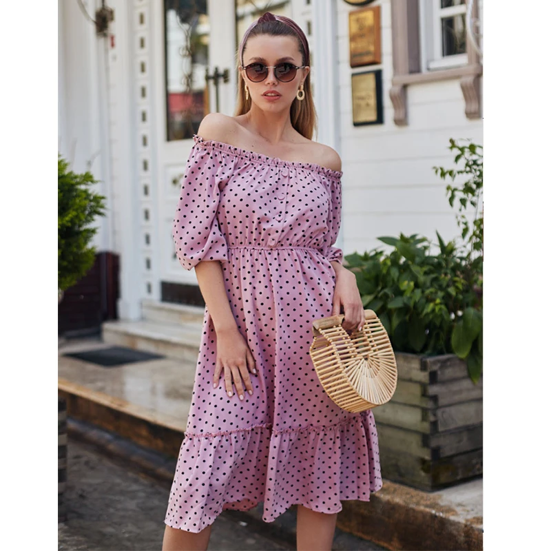 Женское платье в горошек с открытыми плечами высокой талией пышными рукавами