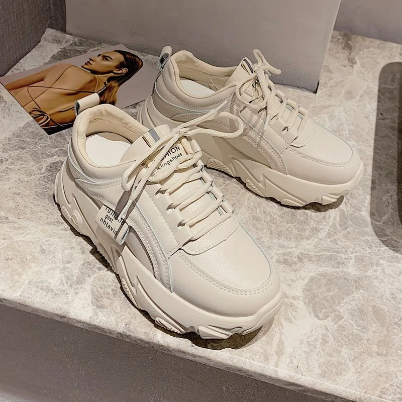 Женские кроссовки на массивной подошве модные дизайнерские удобные кожаные