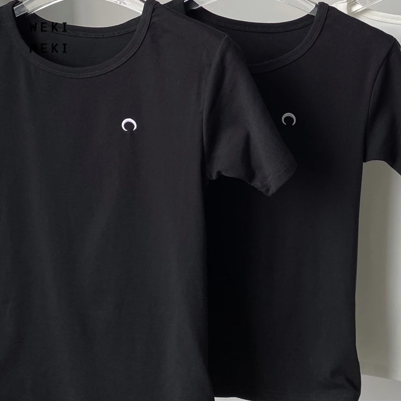 

WEKI MEKI Summer Cotton WOMEN Embroidery T-shirt Short-sleeve O-neck Ladies Tops Woman Tshirts White Black Tees Good Quality