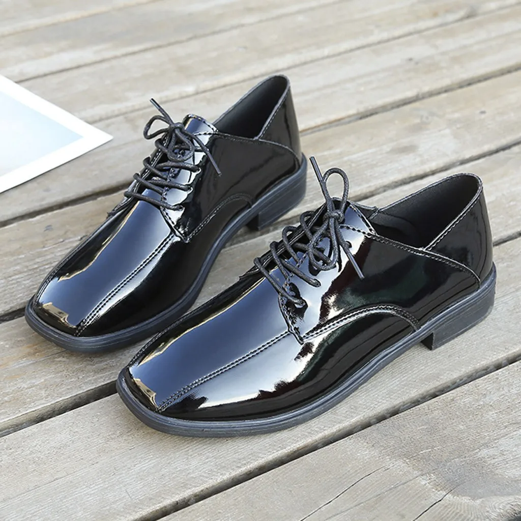 Женские туфли лодочки из лакированной кожи в английском стиле сезон весна лето