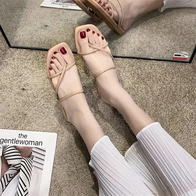 

Summer Flat Roman Wear-Resistant Flip Flops 2021 New Style Lady Outdoor Beach Quick-Drying Slippers Soft Durable Casual Sandals