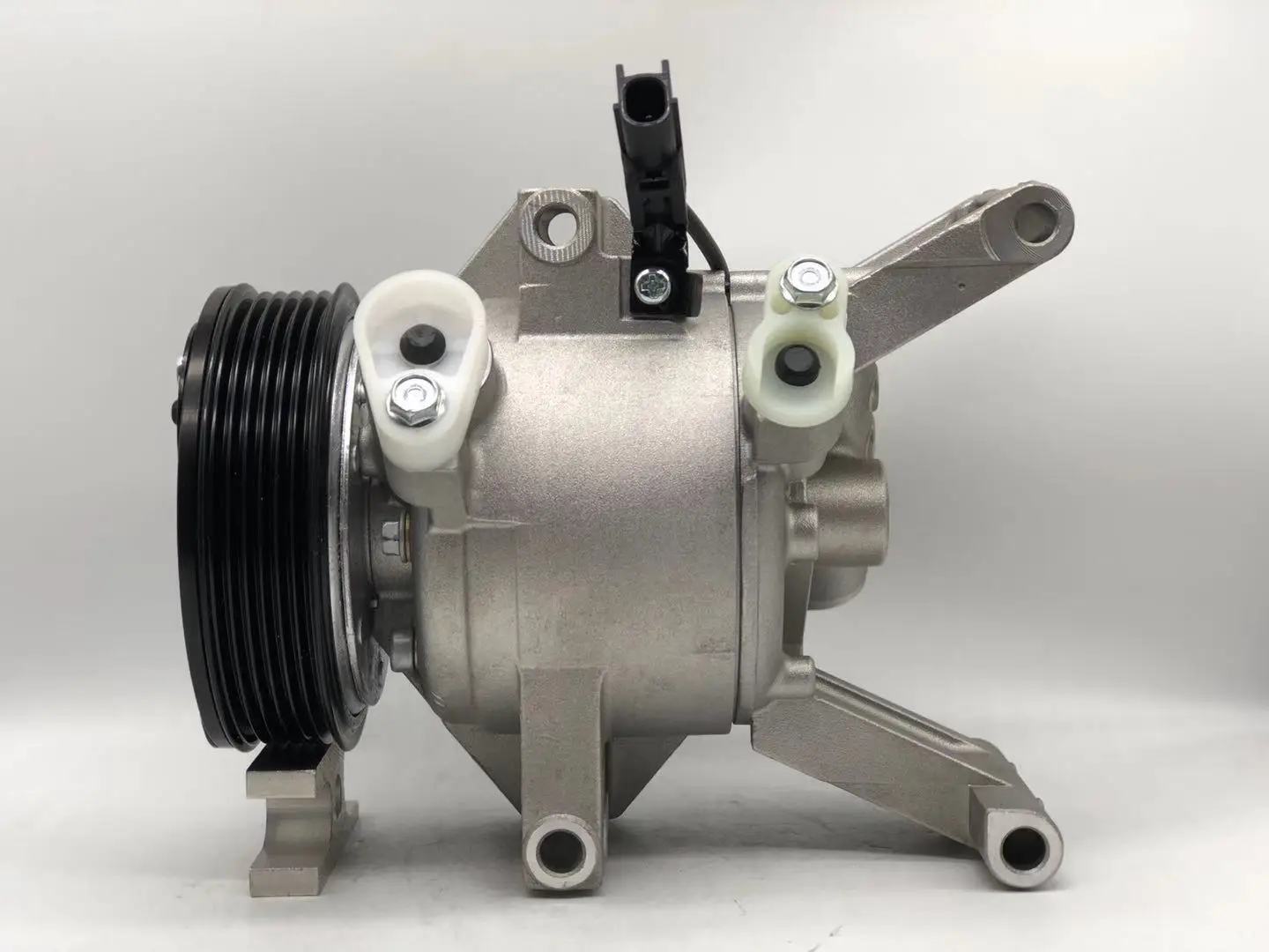 

Компрессор переменного тока D07A61450 для MAZDA DEMIO