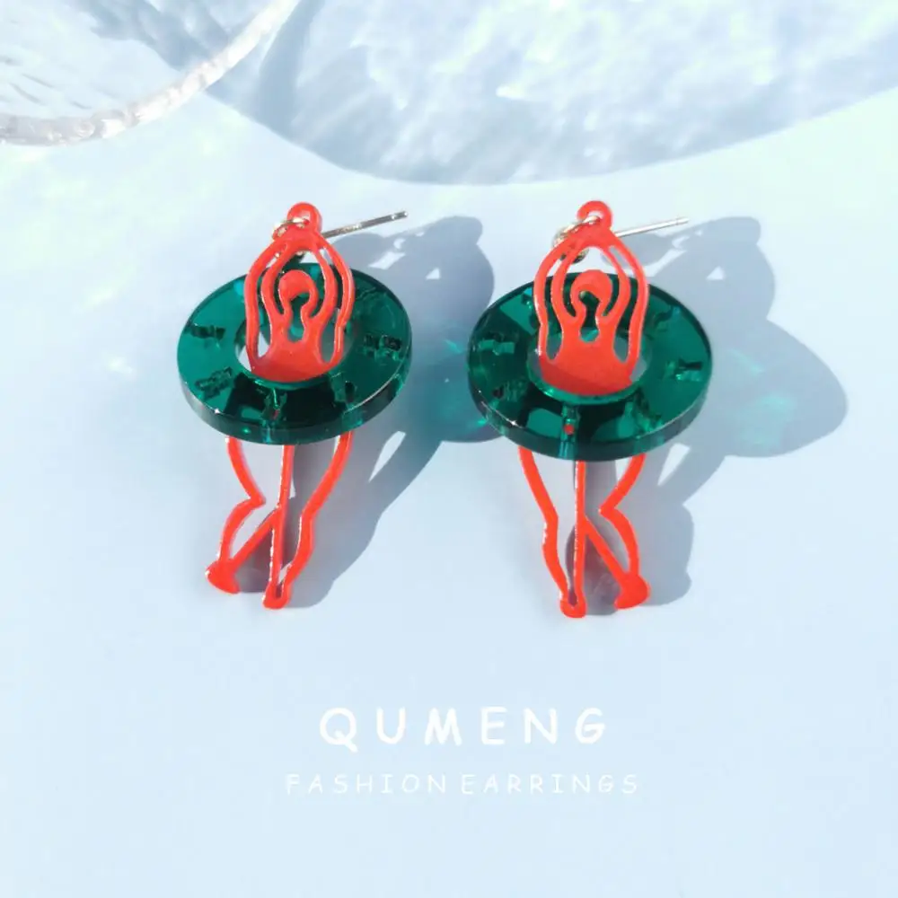 QUMENG 2020 Забавные милые плавающие круглые акриловые серьги гвоздики для женщин