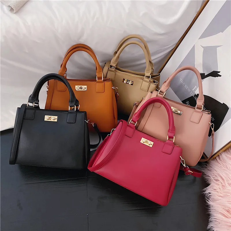 Модная женская сумка черного цвета брендовая Красная дамская на плечо розовая