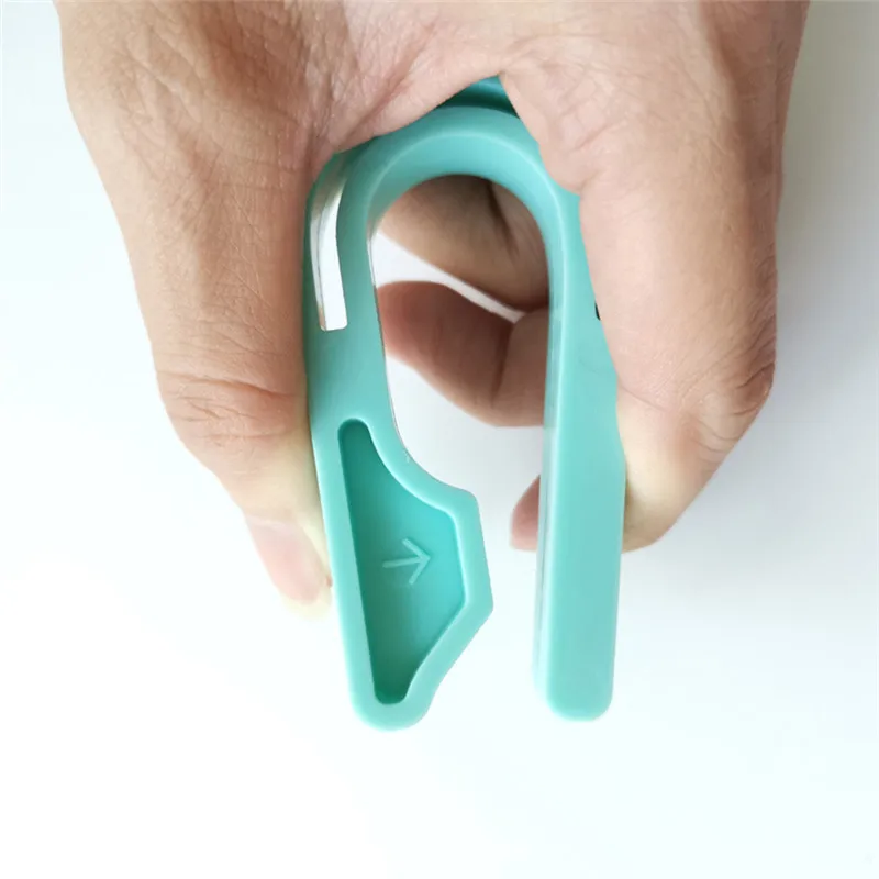 

1Pc Car Seat Key Safety Seat Unlocking Professional Child Safety Belt Keychain Portable Unlock Child Safety Belt Accessories