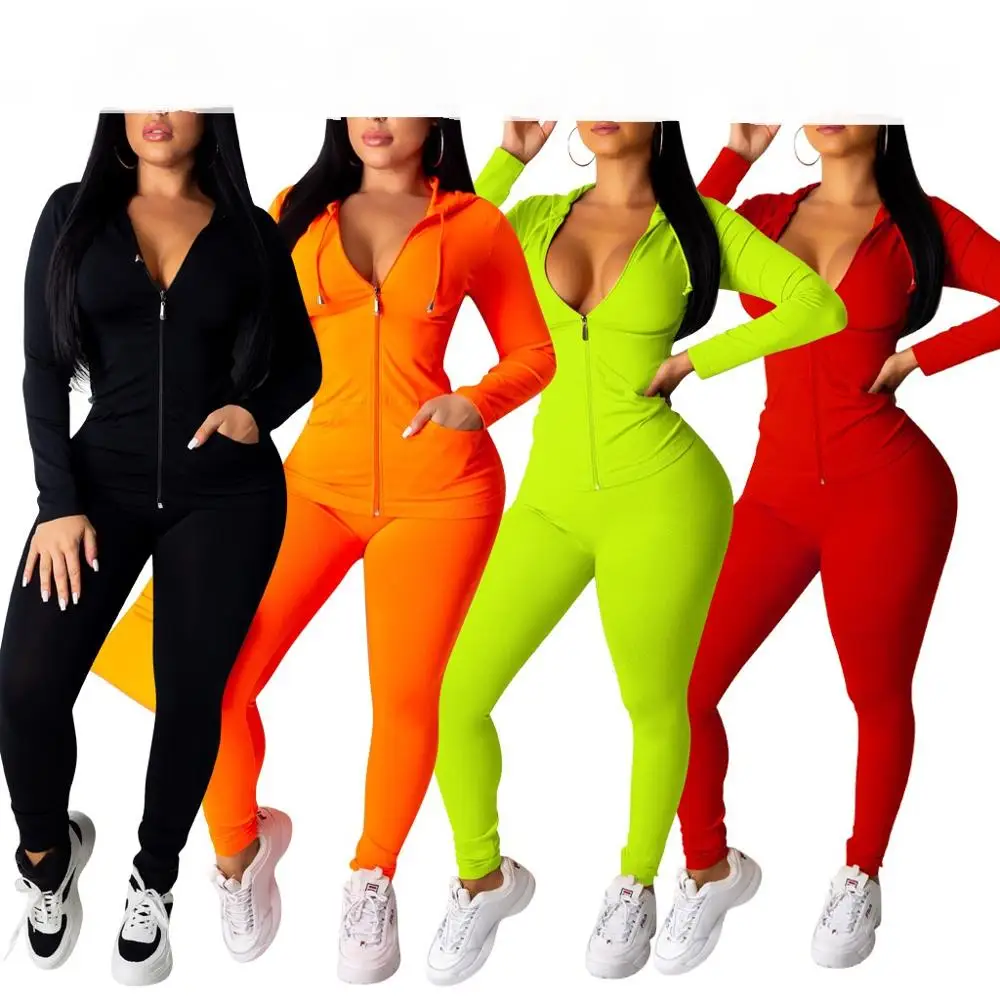 

Костюм спортивный женский однотонный из топа на молнии с длинным рукавом и брюк-карандаш