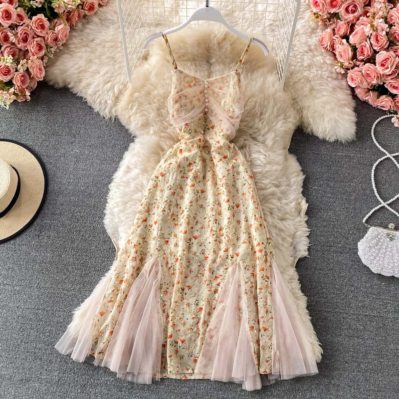 

Женские французские милые сарафаны 2021, летнее пикантное платье с цветочной вышивкой на бретелях-спагетти, Сетчатое лоскутное платье с рюша...