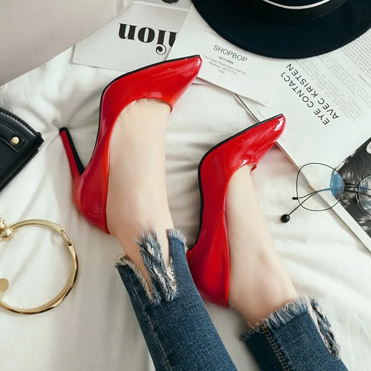 Туфли-лодочки BigSize женские высокий каблук заостренный носок лаковая кожа