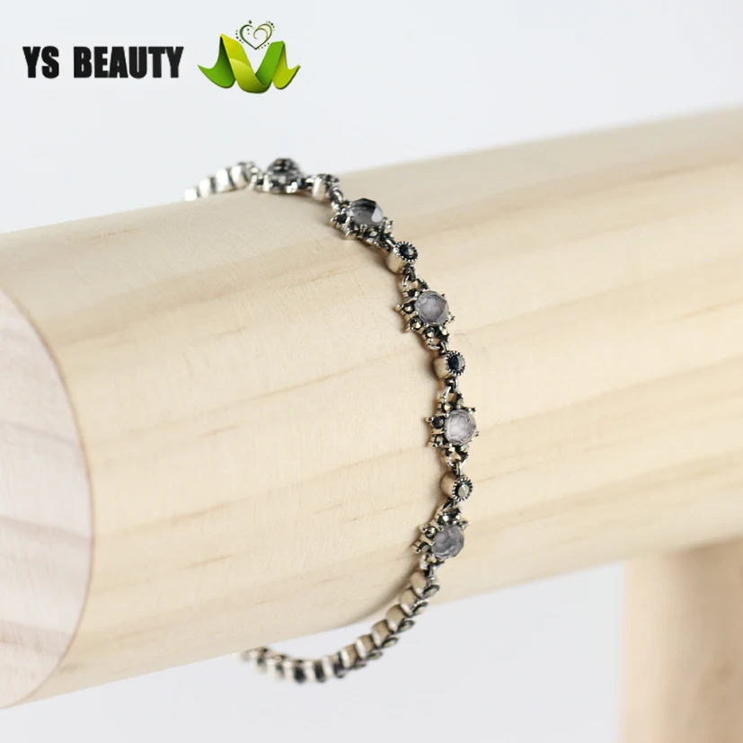 Браслет из серебра 925 пробы с инкрустированными цветными драгоценными камнями