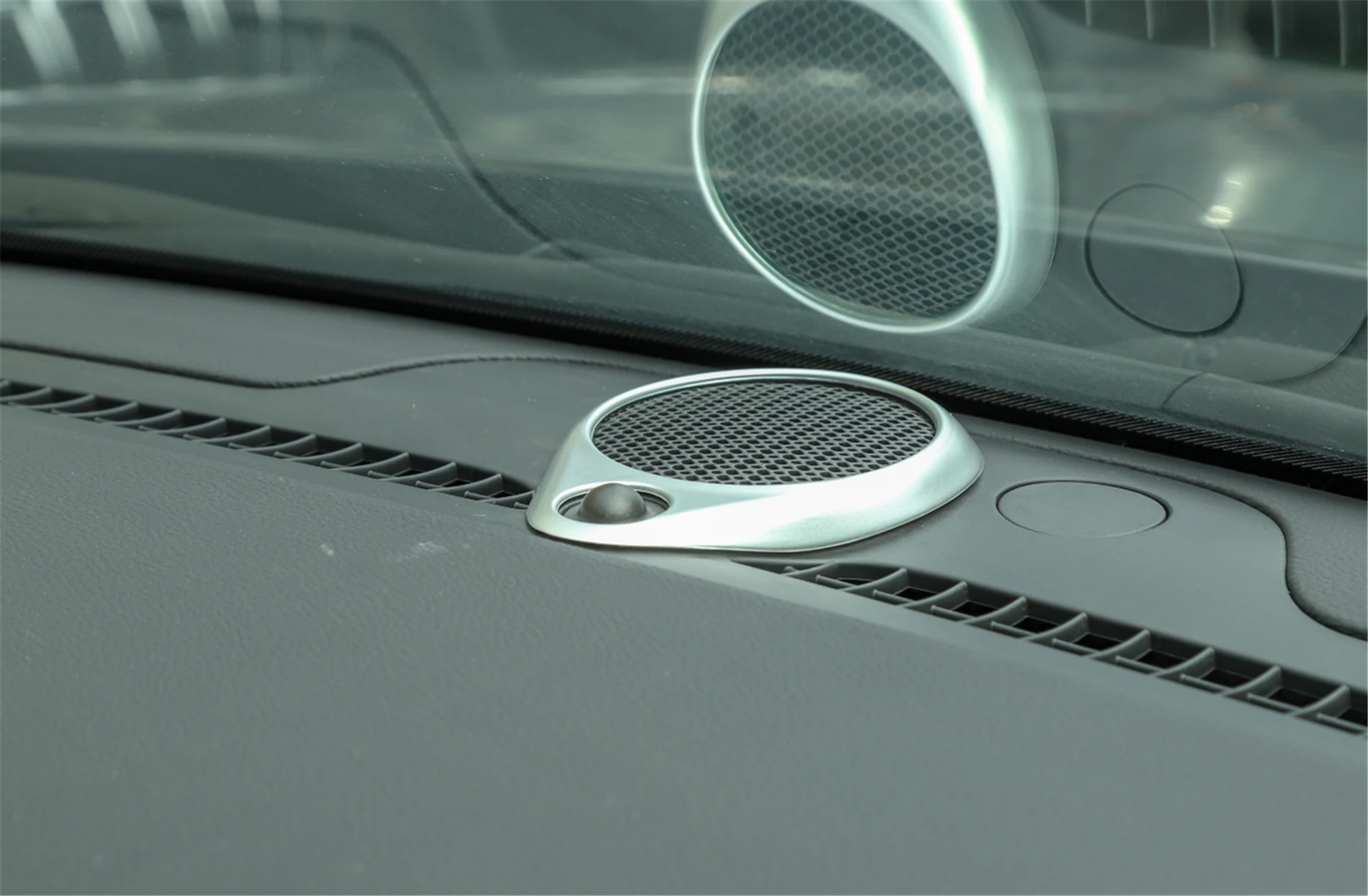 

Central Console Horn Decorative Cover Trim Sticker for Jeep Grand Cherokee 2011+ Stylish Car Accessories Interior Decoration