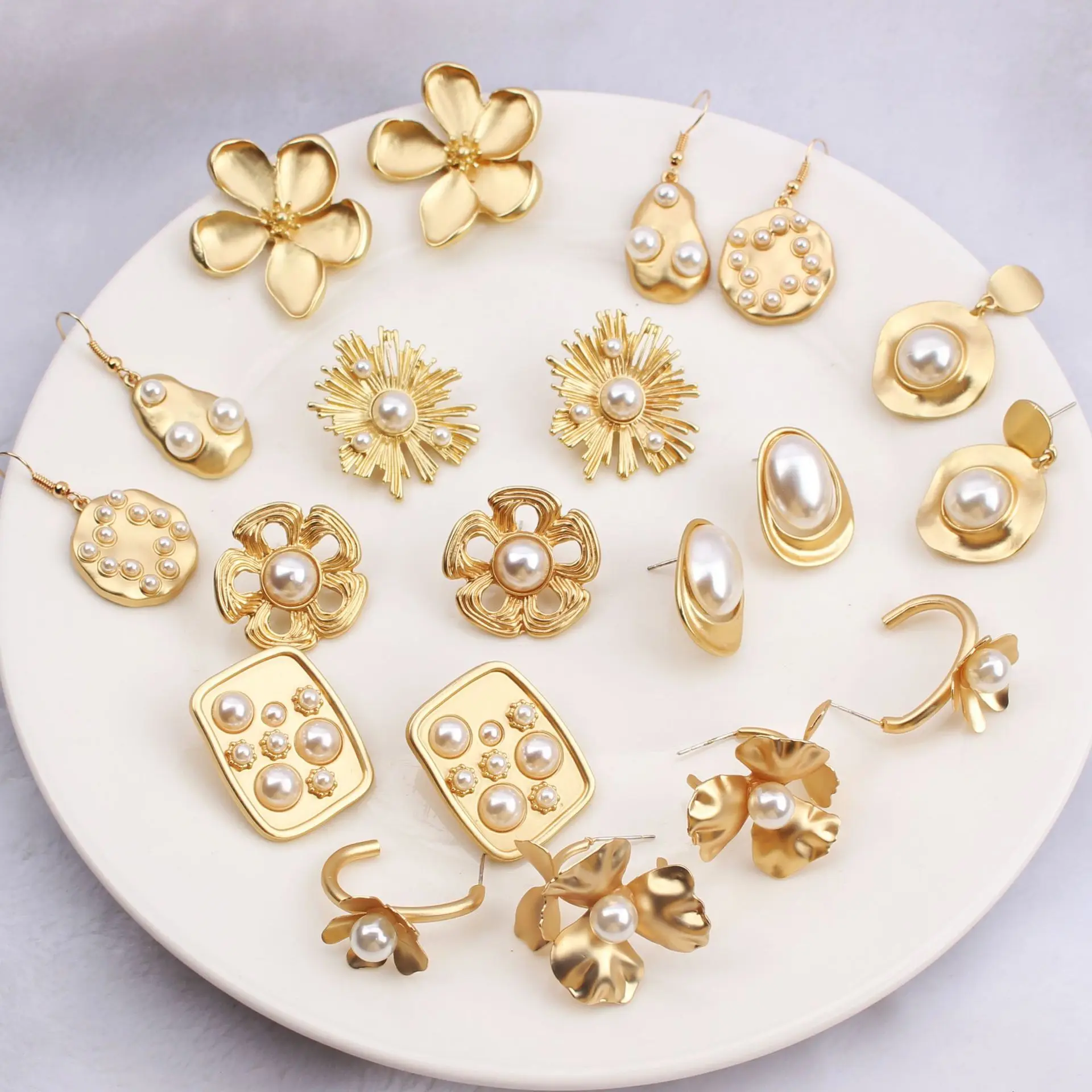 Женские классические серьги гвоздики ES1429 с цветком и жемчугом круглые