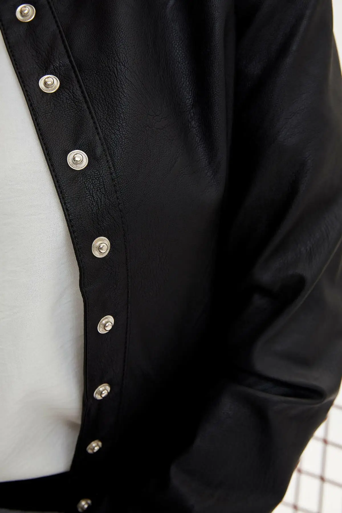 Дефакто женские черные короткие Джокер Кнопка pu кожаные куртки крутой Досуг