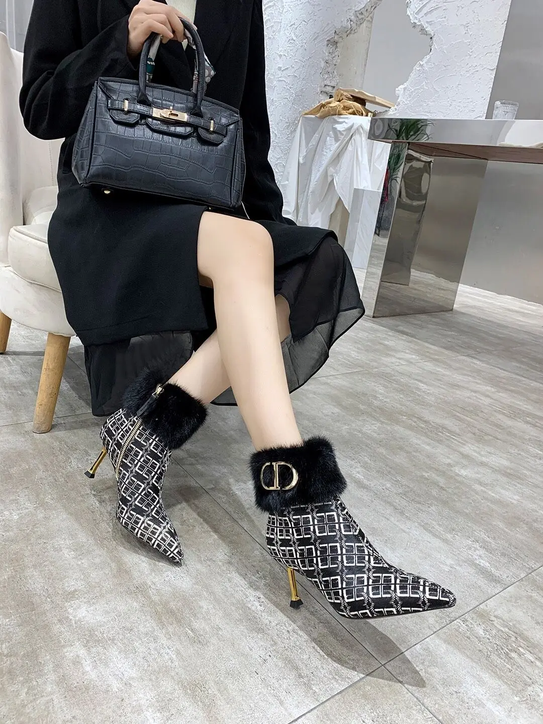 

Designer Brand Boots Hot Pointed Toe Metal Decor Real Mink Fur High Heel Woman Ankle Boots Real Leather Side Zipper Thin Heels