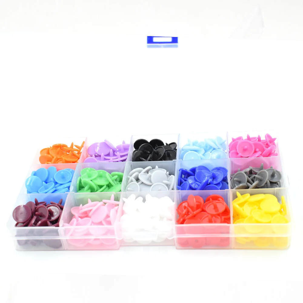 Металлические нажимные плоскогубцы цветные полимерные кнопки. Детская одежда