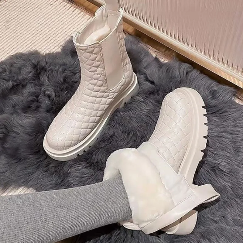 

Женские зимние ботинки, новинка 2021, толстые бархатные ботинки большого размера, зимняя модная теплая одноступенчатая короткая обувь из хло...