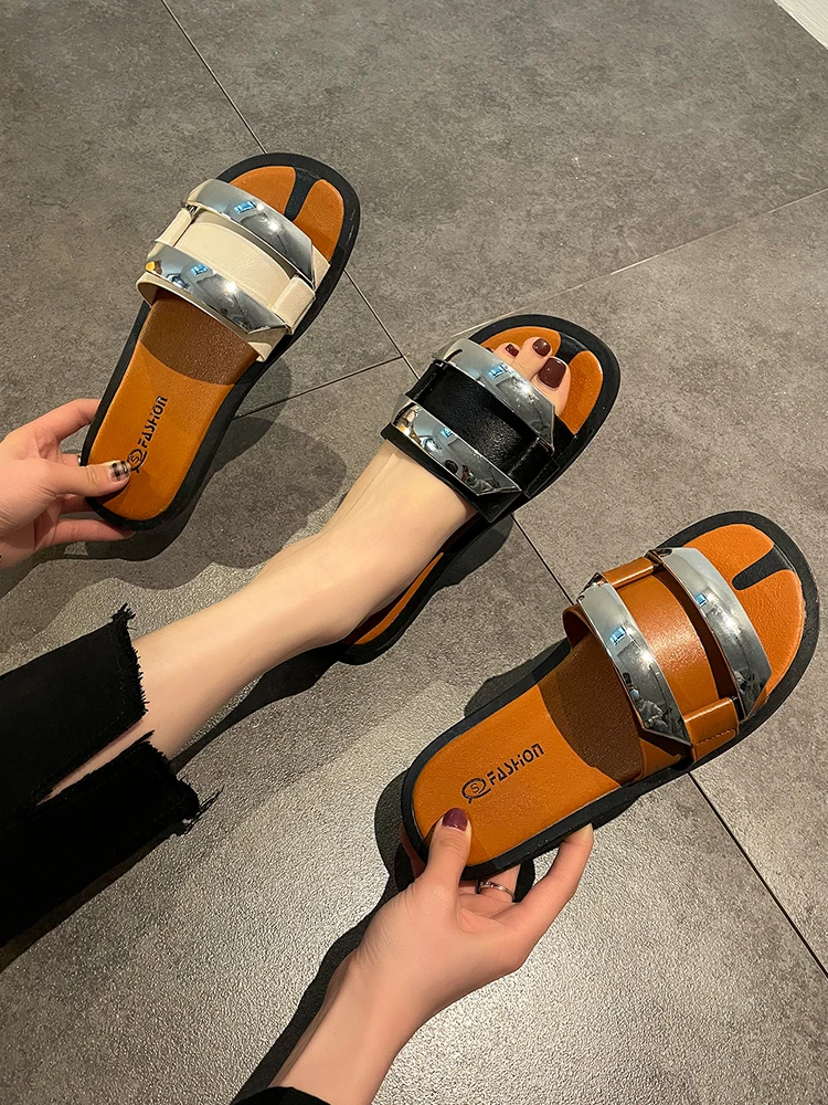 

House Slippers Platform Flat Shoes Female Summer Clogs Woman Pantofle Slides Rivet Fashion Beach 2021 Luxury Rubber Scandals Met