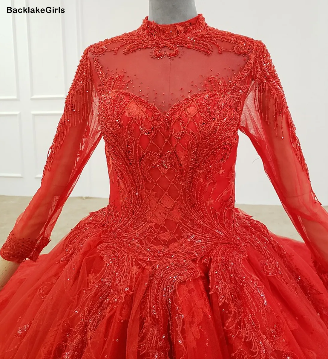 Красное винтажное свадебное платье из тюля с высоким воротом и длинным рукавом