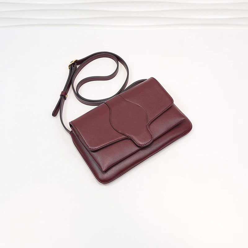 

New retro leather fashion hardware accessories ladies Joker shoulder bag crossbody bag