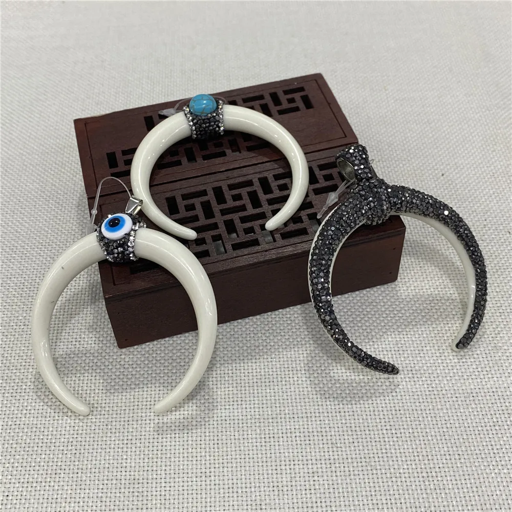 

Resin Pendant Moon Shape White Diamond Sticker High Quality Charm Suitable for Handmade Fashion Jewelry Holiday Gift Wholesale