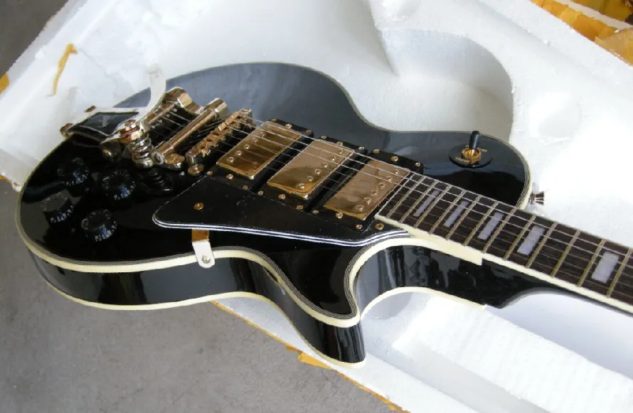 

Custom black guitar rosewood fingerboard 3pickup gold color hardware free shipping with Bigsby Tremolo 7yue31
