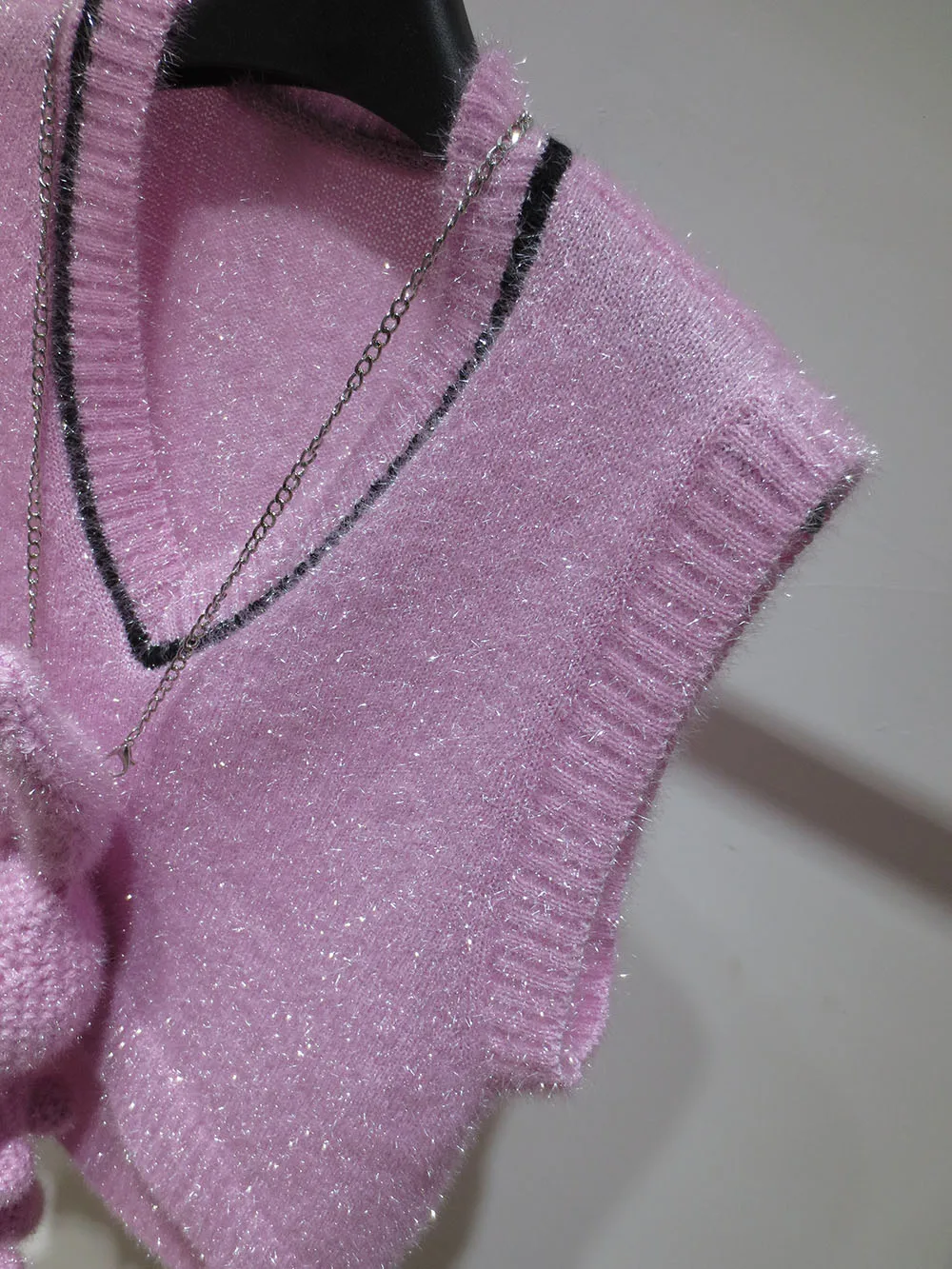 Весна 2021 новинка свитер без рукавов с V-образным вырезом и украшением в виде куклы