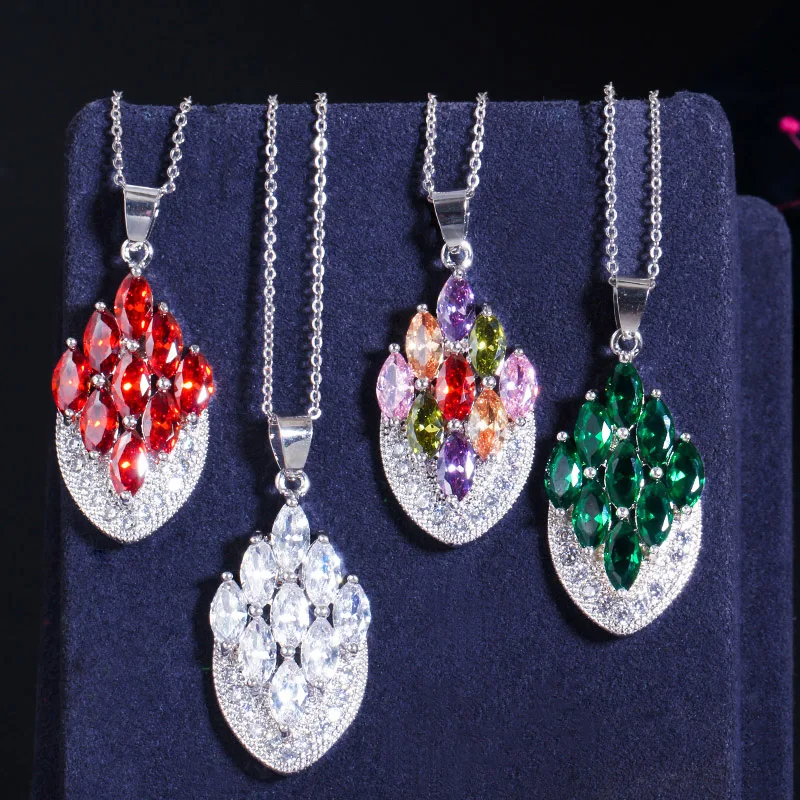 Женский комплект из колье и серёг кольца