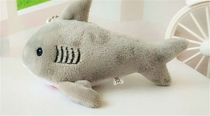 Милый плюшевый брелок с акулой женский помпоном для ключей женская сумка