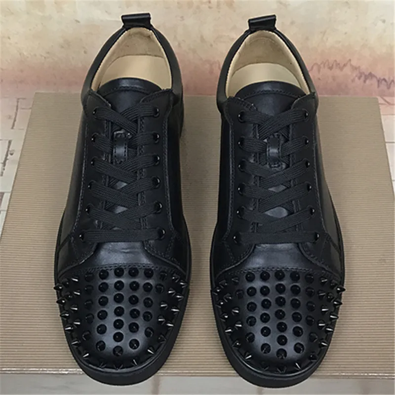 Женская обувь на плоской подошве с шипами цвет белый черный Zapatos De Mujer спортивная