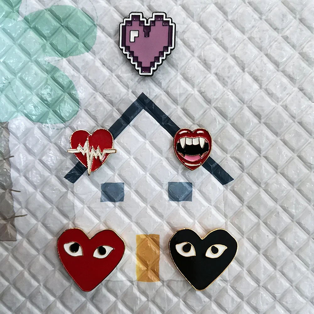 

5 Style Heart Brooch Pins Metal Brooches For Women Gifts For Girls Clothes Badge Pin Wholesale Scarf Buckle Hat Shirt Accessory