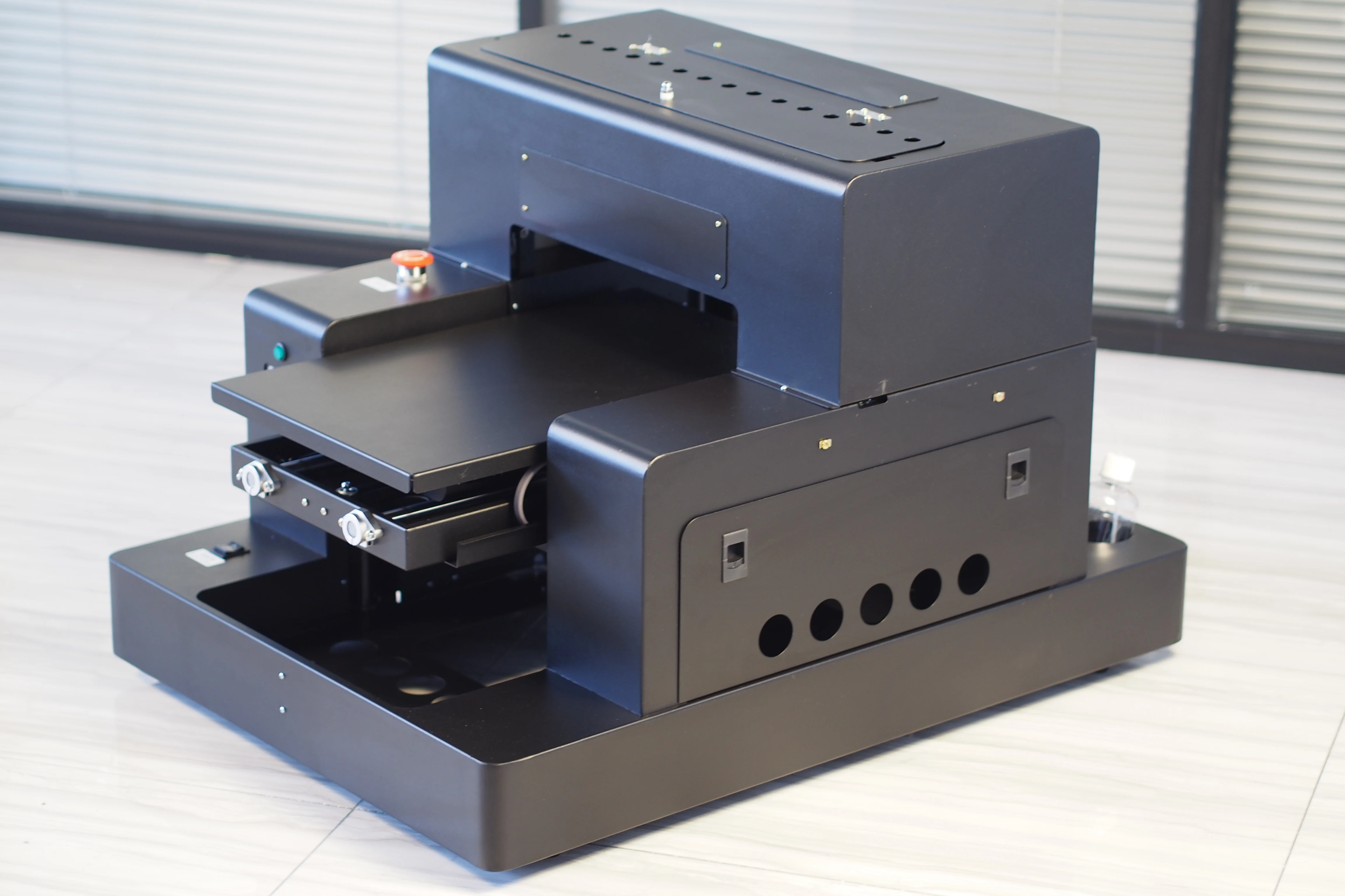 Новая усовершенствованная машина для печати на футболках и свитерах размера А4 |