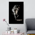 Картина на холсте с изображением черной лошади, без рамки