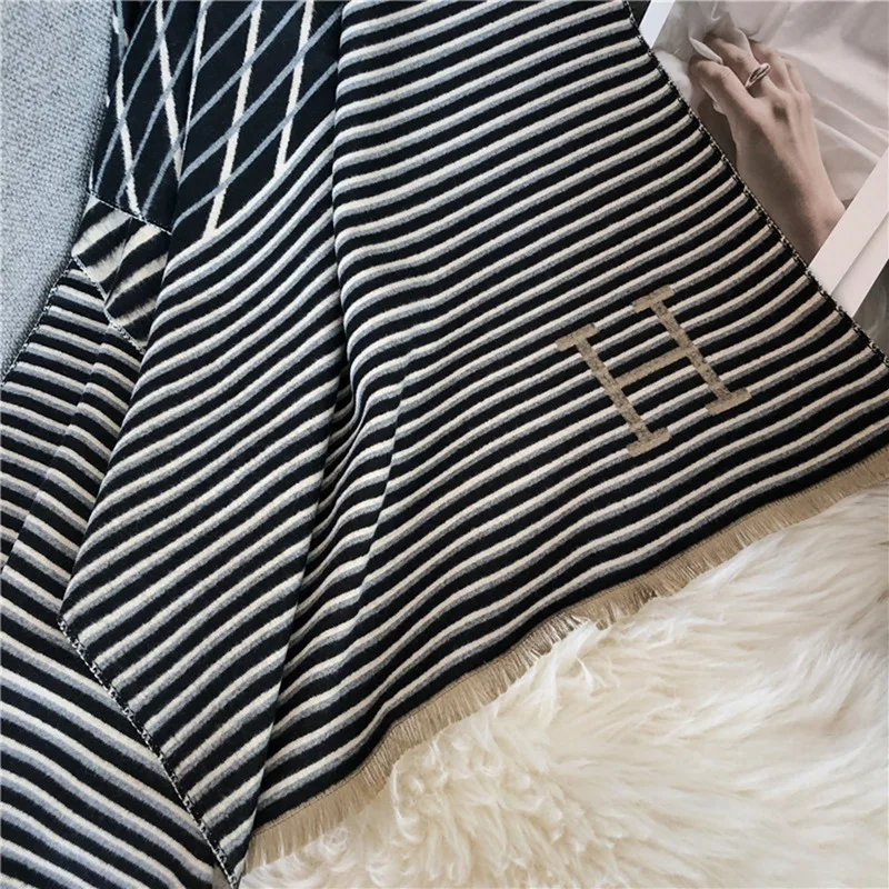 

Fashion Winter Women's Cashmere Scarf Luxury Retro Warm Shawl Scarf Casual Color Warm Striped Blanket