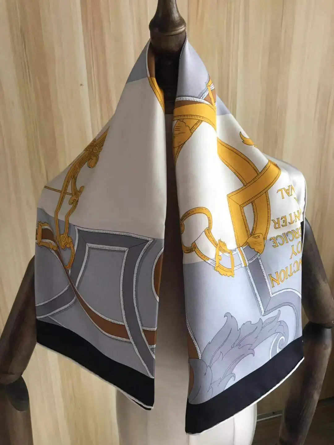 

2021 new arrival fashion elegant brand chain 100% silk scarf 90*90 cm square shawl twill wrap for women lady girl