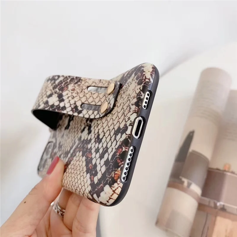 

Retro snake skin Wrist Strap phone Case For iphone 11 11Pro 12 12Pro X Xs max XR 7 8 Plus SE Soft silicone case phone Holder