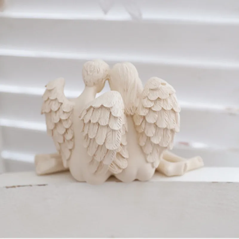 

European Style Retro A Family Of Three Angel Figures Resin Art&Craft Statue Creative Home Decoration Accessories X3527