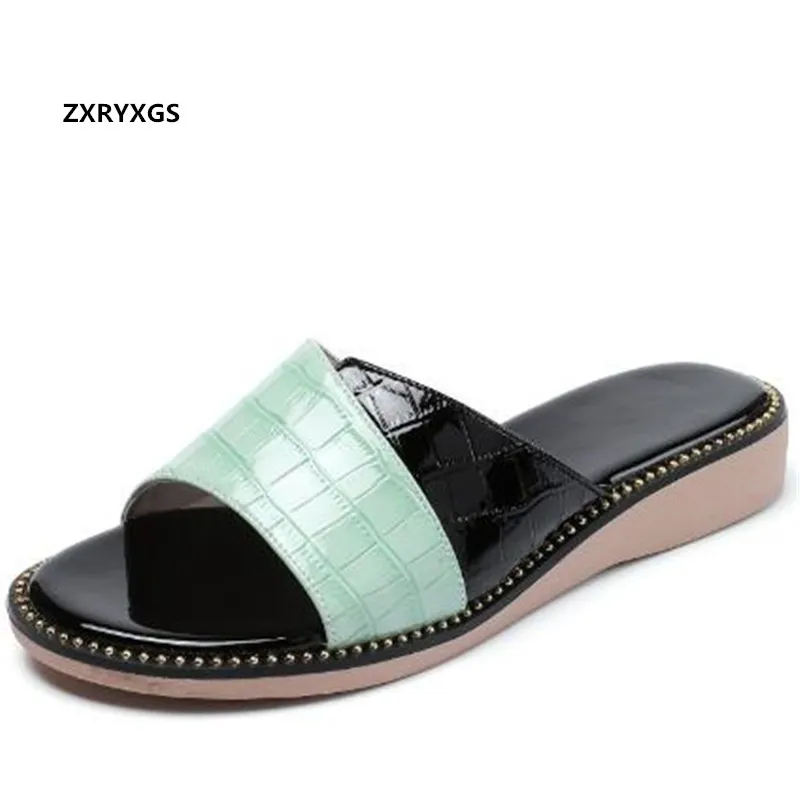 

2021 New Spell Colors Patent Leather Summer Slippers Outer Wear Slipper Fashion Casual Sandals Flat Big Size Women Sandal Shoes