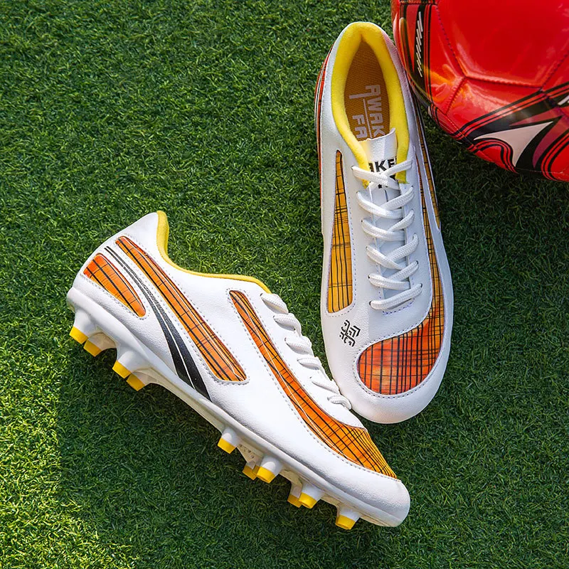 New Fashion Turf Soccer Shoes Low up Soccer Cleats Men Sneaker Shoes Adult Male Football Boots Outdoor Couple Football Shoes Men