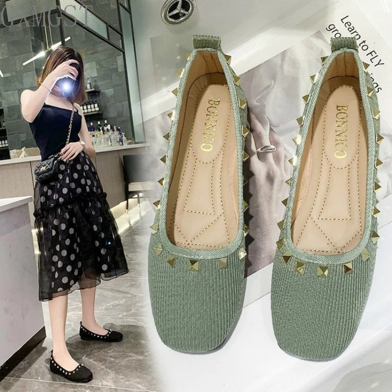 

Shoes Female 2020 Spring and Summer New Wild Square Flat Riveting Nail L Side Scoop Bootie Black in Her Moccasin-Gommino