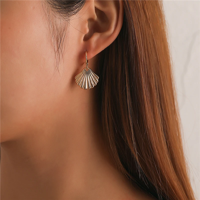 

Retro Simple Fan-shaped Shell Earrings For Women Fashion Gold Silver Ear Clip Earrings Jewelry Bohemian Beach Party Accessories