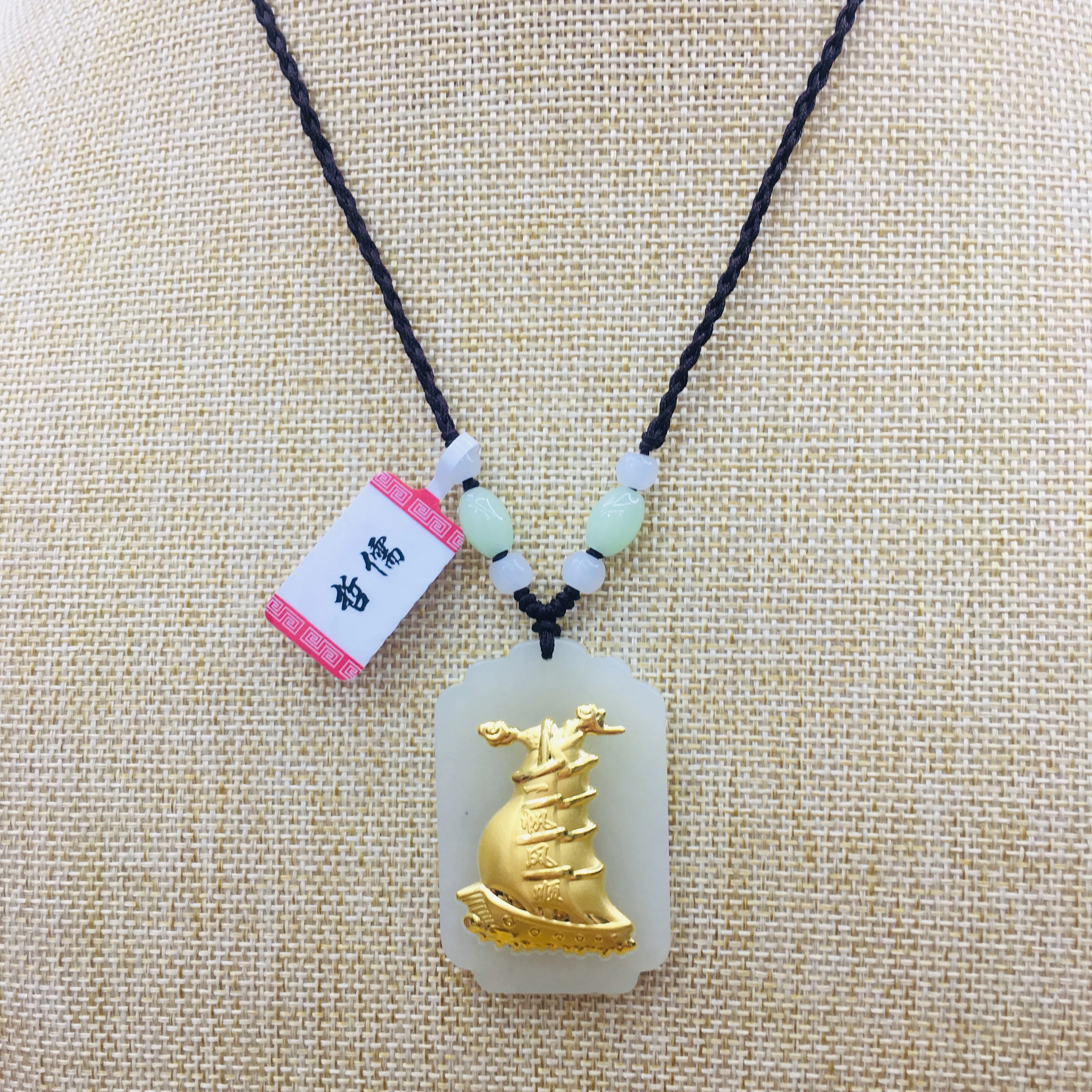 

Send A-level certificate Natural Burmese jade inlaid gold pirate ship pendant with hand-woven necklace