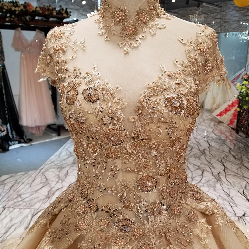 Вечернее платье LS57780 блестящее золотого цвета с высоким воротом и длинным