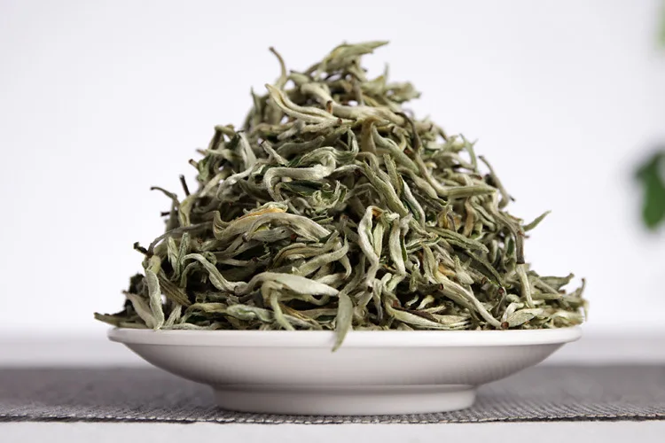 

Yunnan Green Tea 2020's Head Spring Snow Dragon Green Tea Alpine Strong Flavor New Tea Handmade Tea in Bulk