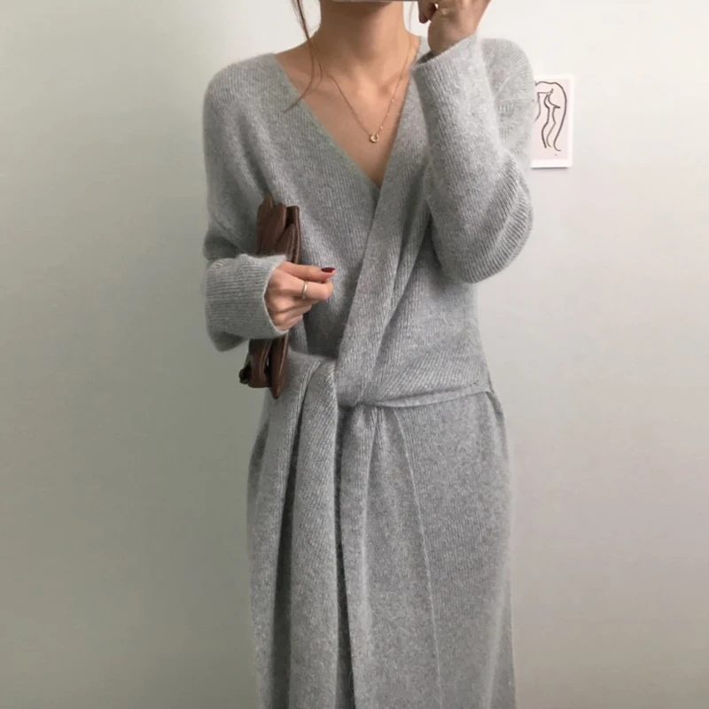 

Женское однотонное серое Персиковое корейское платье-джемпер с V-образным вырезом, повседневное Новое плотное зимнее теплое вязаное платье-свитер, женское платье 2022