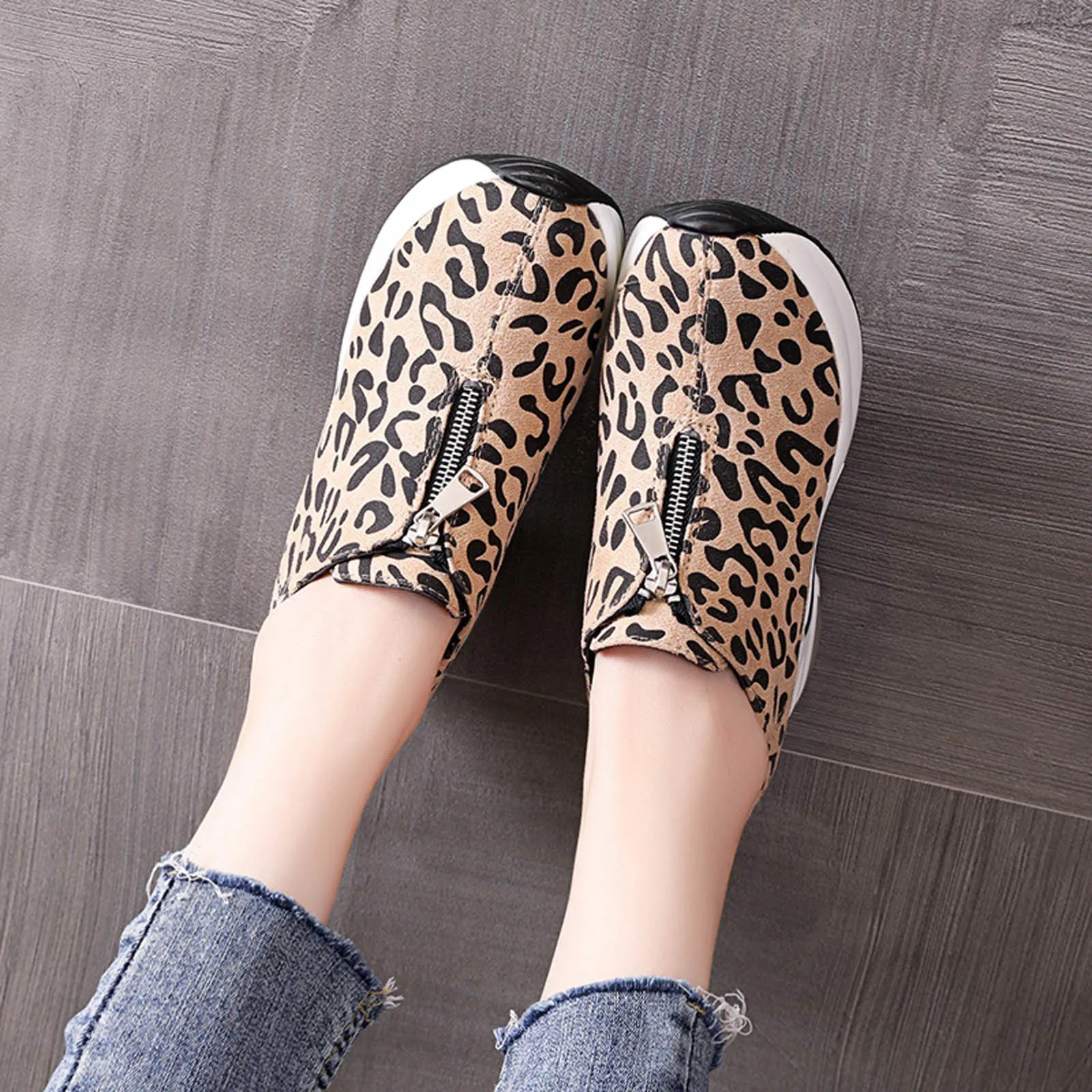 Новинка осенние женские кроссовки удобные универсальные увеличенные светильник