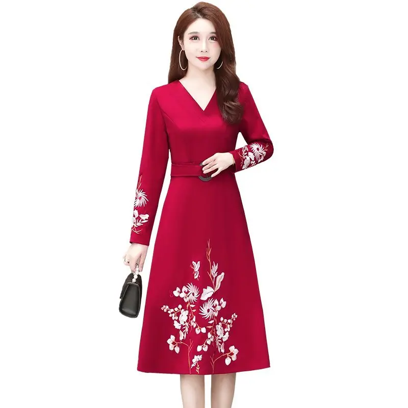 

Women Elegant Floral Embroidery Dress Female Designer Vintage Cocktail Robe High Quality V-neck Office Party Vestidos