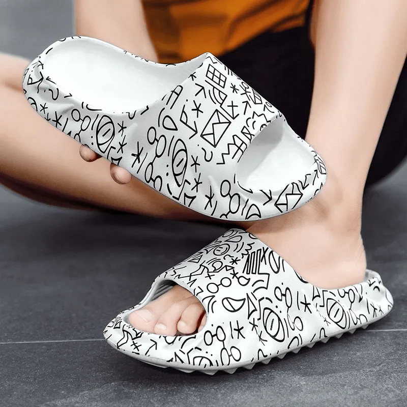 

2021 fashion couple slippers soft and breathable indoor and outdoor general shoes beach shoes