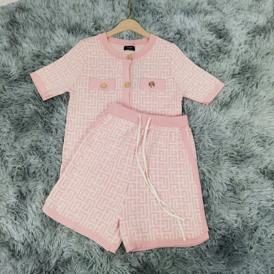 

2021 spring and summer Korean version new cherry powder manyin fashion personality cardigan knitted leisure suit two piece cover