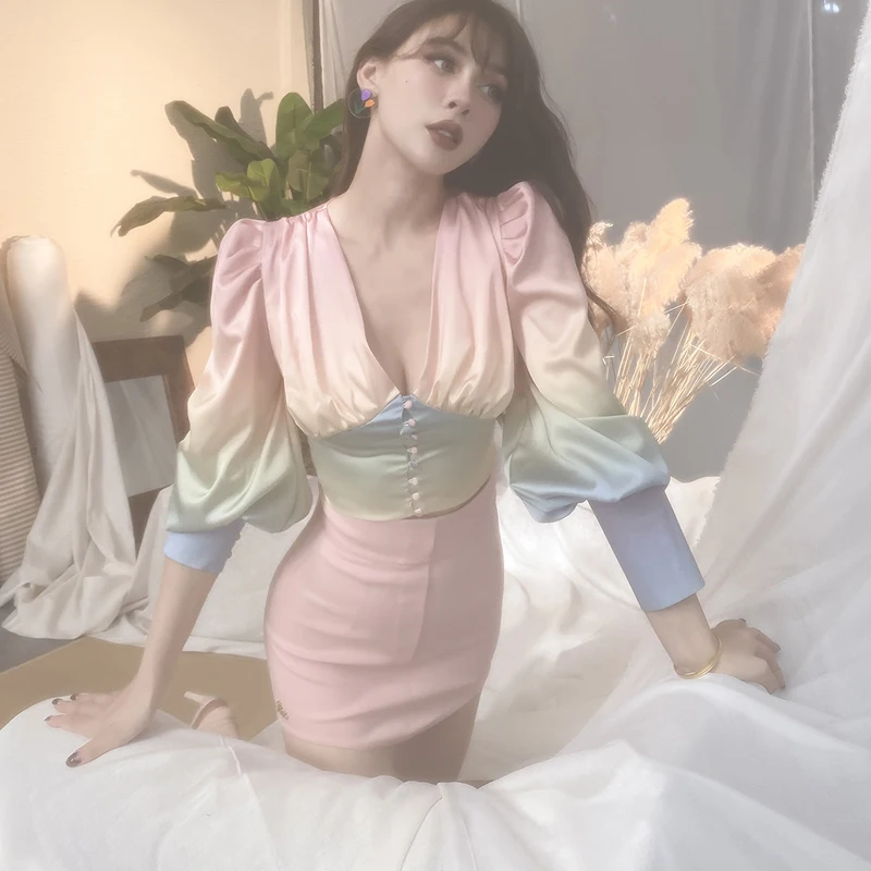 

2020 New INS Style Rainbow Gradient Color Emulation Silk Satins Lantern Sleeve Collect Waist Short V-Neck Shirt and Blouse Women