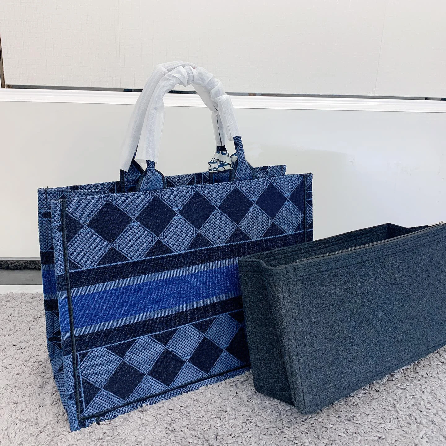 

With logo Variety of colors Ladies handbag fashion Three-dimensional Tote High capacity Shoulder Bags embroidery high quality