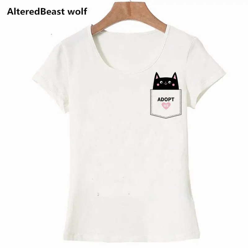 Женская футболка с коротким рукавом Adopt me черная кошкой в кармане и милым